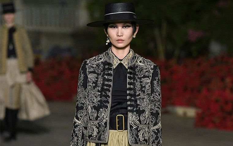 عودة أيقونة: سترة Military Jacket تتصدر صيحات الموضة في 2026